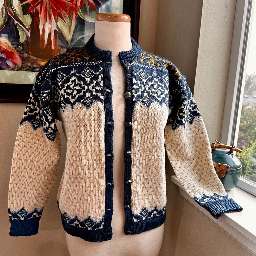 Beautiful Teal & Cream Norwegian Wool Hand Knit Sweater c1940s  Size 36 Bust S-M